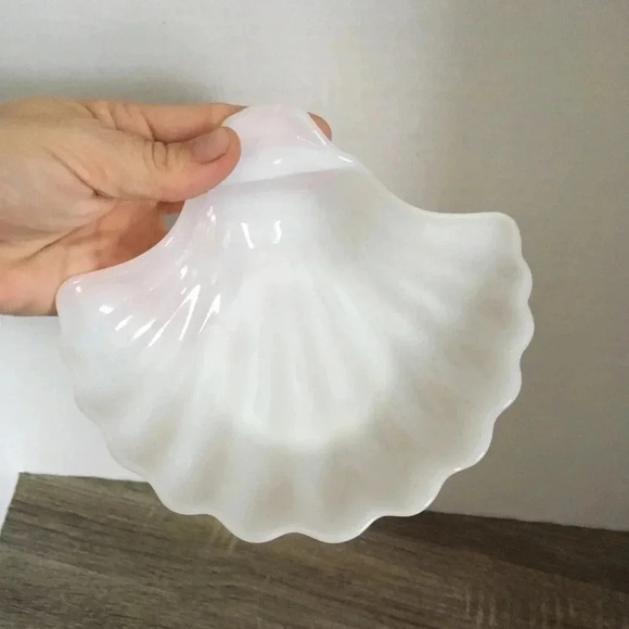 Vtg  Fire King Shell dish - Picture 4 of 5